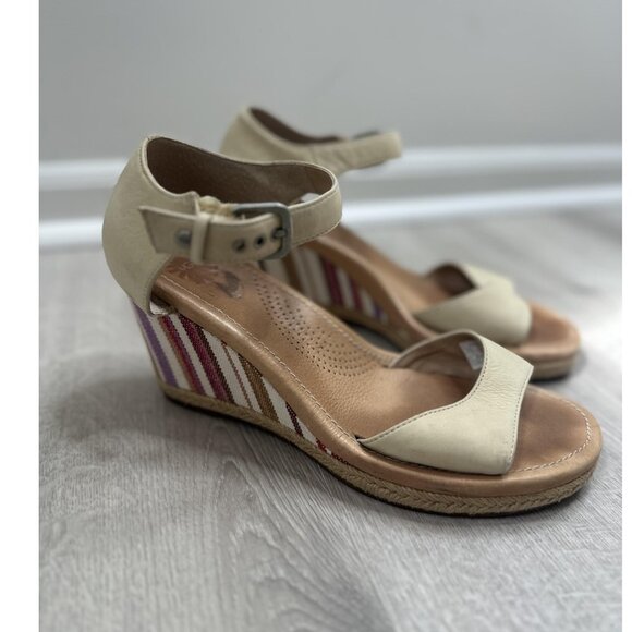 UGG Wedge Sandals Womens Size 8 Beige Leather Ankle Strap Espadrille Stripe - Picture 1 of 11